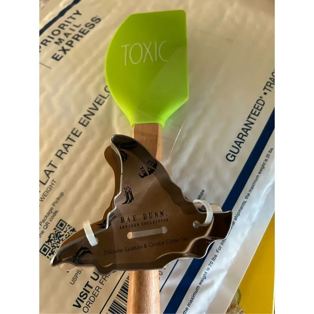 Rae Dunn Halloween Toxic Green Spatula and Cookie Cutter Set NEW